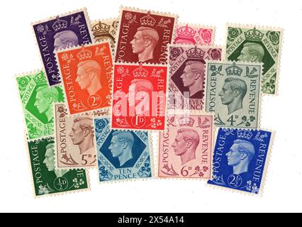 Eine Montage von Briefmarken von König George VI. Aus Großbritannien auf weißem Hintergrund. Stockfoto
