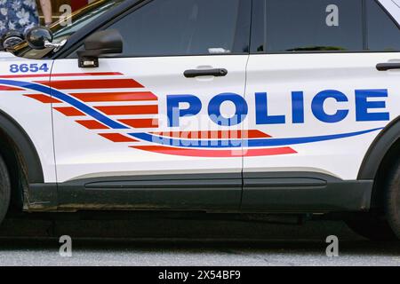 Washington DC, USA - 1. Mai 2024: Nahaufnahme des Symbols auf der Seite eines Polizeiwagens, das von der Metropolitan Police in der Innenstadt von Washington benutzt wurde Stockfoto