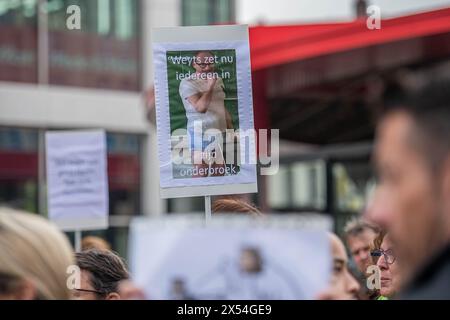 Antwerpen, Belgien. Mai 2024. Menschen nehmen an einer Demonstration Teil, um gegen die Empfehlungen aus dem Bericht der "Commissie der Wijzen" zu protestieren, die von den Bildungsgewerkschaften ACOD Education, COC und VSOA Education organisiert wurde, am Dienstag, den 7. Mai 2024 in Antwerpen. Im Auftrag der flämischen Regierung entwickelte die Kommission der Wjzen siebzig Vorschläge für die Professionalisierung des Lehrberufs. Die Bildungsgewerkschaften ergreifen heute Maßnahmen gegen die Empfehlungen des Berichts. Quelle: Belga News Agency/Alamy Live News Stockfoto