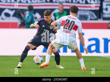 Stuttgart, Deutschland. Mai 2024. Bryan Zaragoza (FCB 17) tritt um Ball, Tackling, Duell, Header, zweikampf, Action, Kampf gegen Leonidas Stergiou VFB 20 im Spiel VFB STUTTGART - FC BAYERN MÜNCHEN 3-1 am 4. Mai 2024 in Stuttgart. Saison 2023/2024, 1.Bundesliga, Spieltag 32, 32.Spieltag, München, München Fotograf: ddp-Bilder/STAR-Bilder - DFL-VORSCHRIFTEN VERBIETEN JEDE VERWENDUNG VON FOTOGRAFIEN als BILDSEQUENZEN und/oder QUASI-VIDEO - Credit: ddp Media GmbH/Alamy Live News Stockfoto
