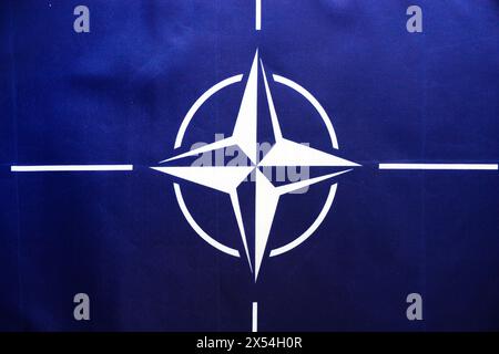 Flagge der militärischen Organisation NATO (Nordatlantikvertragsorganisation) Stockfoto