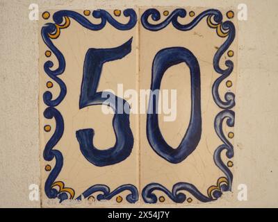 Haus Nr. 50 in portugiesischen Keramikfliesen, Insel Armona, Algarve Ria Formosa, Portugal Stockfoto