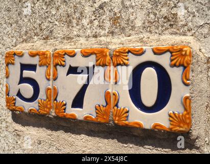 Haus Nr. 570 in portugiesischen Keramikfliesen, Insel Armona, Algarve Ria Formosa, Portugal Stockfoto