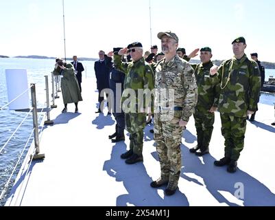 Stockholm, Schweden. Mai 2024. König Frederik X. und König Carl XVI Gustaf besuchen am 7. Mai 2024 das Stockholmer Marine Regiment auf dem Marinestützpunkt Berga außerhalb von Stockholm, Schweden. König Frederik X und Königin Mary von Dänemark besuchen Schweden am 6-7. Mai 2024. Foto: Anders Wiklund/TT Code 10040 Credit: TT News Agency/Alamy Live News Stockfoto