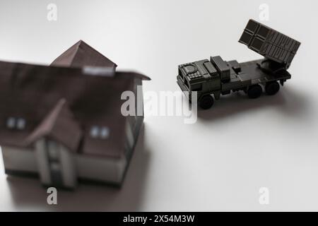 Zusammengesetzte Kunststoffmodelle, Spielzeug, Miniaturmodelle von Flugabwehrraketen im Maßstab Stockfoto