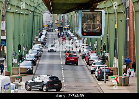 Straßenlinie der Wuppertaler Schwebebahn im Landkreis Vohwinkel, Deutschland, Nordrhein-Westfalen, Bergisches Land, Wuppertal Stockfoto