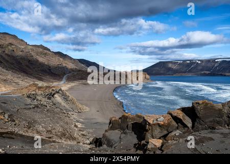 Der gefrorene See bei Kleifarvatn auf der Halbinsel Reykjanes in Island. Stockfoto