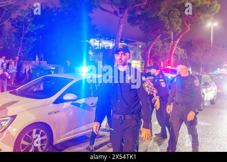 Haifa, Israel - 4. Mai 2024: Polizei konfrontiert Demonstranten während einer Protestkundgebung gegen die Regierung. Haifa, Israel Stockfoto