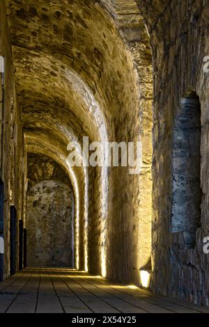 Innenkorridore der Habsburger Festung Tenna. Valsugana, Trentino, Italien. Stockfoto