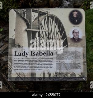 Das Bild zeigt das Laxey Great Laxey Water Wheel, bekannt als Isabella im Dorf Laxey an der Ostküste der Isle of man Stockfoto