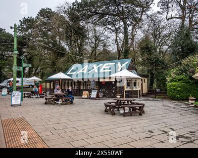 Allgemeine Straßenszene in Laxey Tram und Snaefell Mountain Railway Station und Ticketschalter Stockfoto