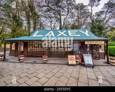 Allgemeine Straßenszene in Laxey Tram und Snaefell Mountain Railway Station und Ticketschalter Stockfoto