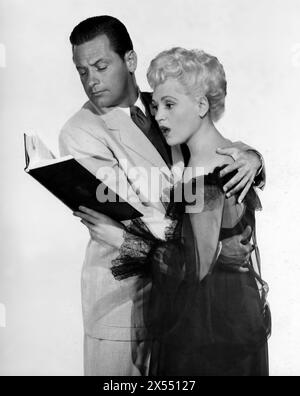 GEBOREN GESTERN 1950 Columbia Pictures Film mit Judy Holliday als Billie Dawn und William Holden als Paul Verrall Stockfoto