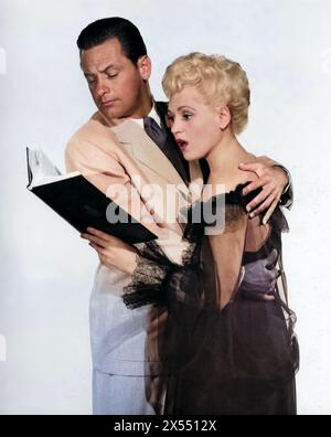 GEBOREN GESTERN 1950 Columbia Pictures Film mit Judy Holliday als Billie Dawn und William Holden als Paul Verrall Stockfoto