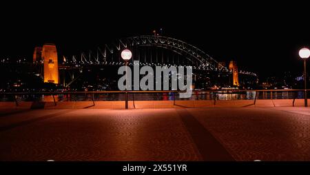 Sydney Harbour Bridge Leuchtet Nachts Hell Stockfoto