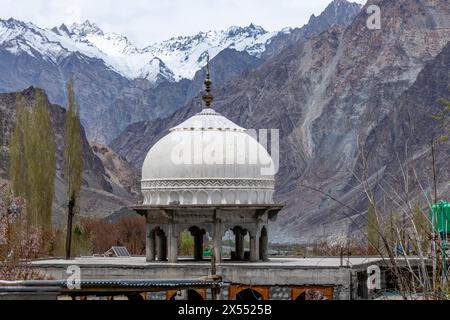 Kuppel einer kleinen Moschee im Bauerndorf Turtuk in Nordindien nahe der Grenze zu Pakistan und Tibet im Himalaya Stockfoto