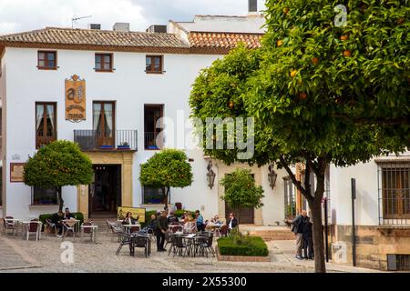 Ronda, Spanien - 28. April 2024: Traditionelle alte spanische Architektur in Ronda. Stockfoto