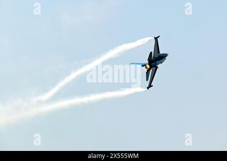 Das F-16AM Fighting Falcon Solo-Ausstellungsflugzeug von Belgian Air Component auf der Biggin Hill International Air Fair 2010. Stockfoto