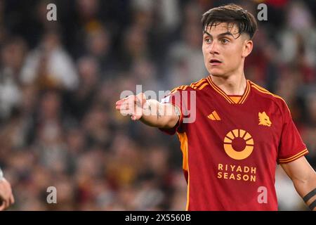 Paulo Dybala von AS Roma Gesten während des Fußballspiels der Serie A zwischen AS Roma und Juventus FC im Olimpico-Stadion in Rom (Italien), 5. Mai 2024. Stockfoto