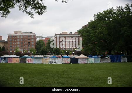 Baltimore, USA. Mai 2024. Mai 2024: Johns Hopkins University, Baltimore, MD, USA. Das Studentenlager wächst trotz Regen. Hopkins signalisiert den Studenten, dass sie sich treffen werden, um Forderungen zu diskutieren, die auch die Desinvestition aus Israel beinhalten. (Foto: Robyn Stevens Brody/SIPA USA) Credit: SIPA USA/Alamy Live News Stockfoto