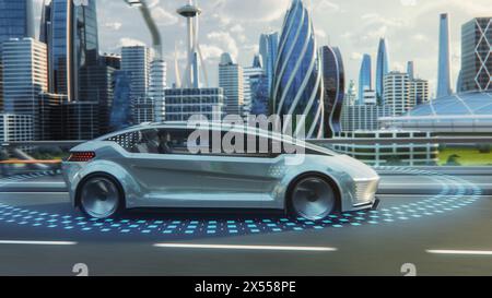 Futuristisches Konzept: Stilvoller japanischer Geschäftsmann auf der Rückbank eines autonomen, selbstfahrenden emissionsfreien Elektroautos. Er fährt auf dem Highway in der Stadt der Zukunft. Stockfoto