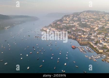 Aus der Vogelperspektive von Salcombe und der Kingsbridge Mündung in den Südhams von Devon, England. Herbst (September) 2021. Stockfoto