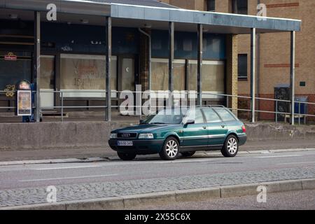 ROSKILDE, DÄNEMARK - 30. OKTOBER 2014: Der alte Audi 80 Avant nach Facelift in den Straßen von Roskilde, Dänemark Stockfoto