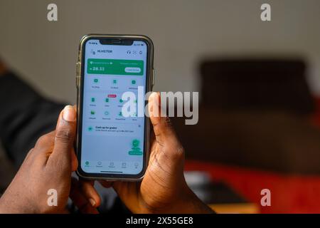 Lagos, Nigeria - 5. Mai 2024: Closeup-Logo des afrikanischen Fintech OPay auf dem iPhone. Opay ist ein nigerianisches Unternehmen, das mobile Transaktionen über Stockfoto