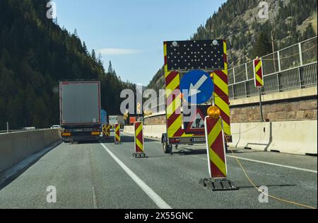 Brennero, Italien. April 2024. Autobahnmautstation Brenner in Sterzing, Italien, 29. April 2024. Fotograf: ddp Images/STAR-Images Credit: ddp Media GmbH/Alamy Live News Stockfoto