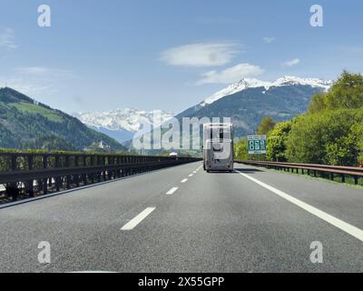 Brennero, Italien. April 2024. Autobahnmautstation Brenner in Sterzing, Italien, 29. April 2024. Fotograf: ddp Images/STAR-Images Credit: ddp Media GmbH/Alamy Live News Stockfoto