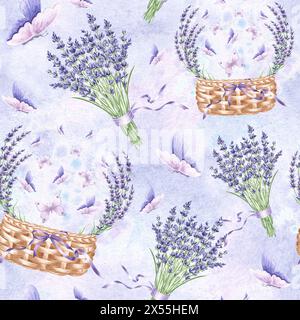 Lavendel- und Schmetterlingsmuster. Strauß purpurner Blüten in Korbkörben. Aquarell Hand gezeichneter Illustrationshintergrund mit Blumenplan Stockfoto