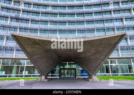 Moderne Betonarchitektur im UNESCO-Hauptgebäude (oder Maison de l'UNESCO) in Paris, Frankreich Stockfoto