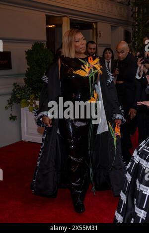 Queen Latifah verlässt das Pierre Hotel zur Met Gala 2024 in New York City, USA, am 6. Mai 2024 in Thom Browne. (Foto von Thenews2/NurPhoto) Stockfoto