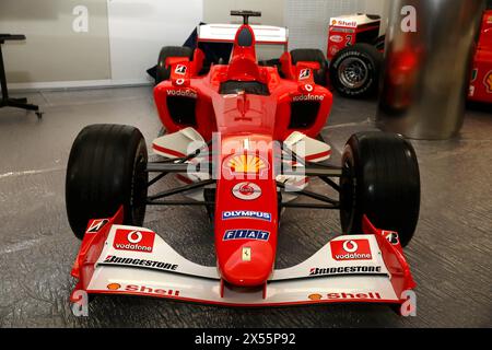 Menton, Frankreich. Mai 2024. © PHOTOPQR/NICE MATIN/Jean Francois Ottonello ; Menton ; 07/05/2024 ; Montage de l'Exposition Ferrari F1 A Monaco : histoire et victoires qui aura lieu de 9 mai au 31 aout 2024 A La Collection de Voitures du Prince de Monaco - La Ferrari F2004 2004 de Michael Schumacher Monaco, 7. Mai 2024 Aufbau der Ferrari F1 Ausstellung in Monaco: Geschichte und Siege, die vom 9. Mai bis 31. August 2024 im Prince of Monaco Car Collection Credit: MAXPPP/Alamy Live News stattfinden Stockfoto