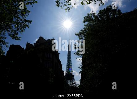 Ein allgemeiner Blick auf den Eiffelturm, Paris, vor den Olympischen Spielen in Paris, die am 26. Juli beginnen. Bilddatum: Dienstag, 7. Mai 2024. Stockfoto