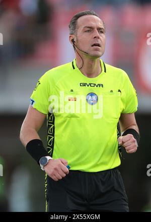 Monza, Italien. Mai 2024. Der Schiedsrichter Luca Pairetto reagiert während des Spiels der Serie A im U-Power Stadium in Monza. Der Bildnachweis sollte lauten: Jonathan Moscrop/Sportimage Credit: Sportimage Ltd/Alamy Live News Stockfoto