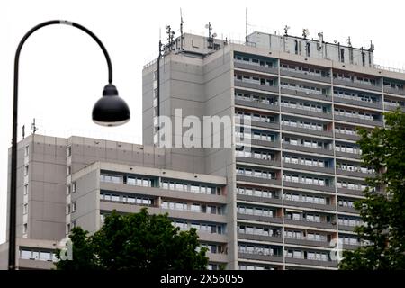 Ein Mietshaus mit Balkonen zu sehen in Köln-Ehrenfeld. Das Ziel, in Köln bezahlbaren Wohnraum zu schaffen und zu erhalten, wird durch die Wohnraumförderung 2024 des Landes Nordrhein-Westfalen weiter unterstützt. Themenbild, Symbolbild Köln, 06.05.2024 NRW Deutschland *** ein Wohnhaus mit Balkonen in Köln Ehrenfeld das Ziel, bezahlbaren Wohnraum in Köln zu schaffen und zu erhalten, wird durch das Wohnungsförderungsprogramm des Landes Nordrhein-Westfalen 2024 weiter unterstützt. 06 05 2024 NRW Deutschland Copyright: xChristophxHardtx Stockfoto