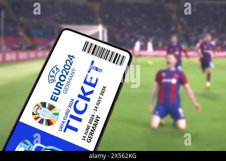 Ticket für UEFA Euro 2024 Germany Fußball Europameisterschaft EM Europa Meisterschaft Logo auf einem Handy im Stadion Symbolbild Fotomontage in Deutschland Deutschland Deutschland - 1. Mai 2024: Ticket für die UEFA Euro 2024 Germany Fußball Europameisterschaft EM Europa Meisterschaft Logo auf einem Handy im Stadion Symbolbild Fotomontage in Deutschland. *** Ticket für die UEFA Euro 2024 Deutschland Fußball-Europameisterschaft Europa-Europameisterschaft Logo auf einem Handy im Stadion Symbol Fotomontage in Deutschland 1. Mai 2024 Ticket für die UEFA Euro 2024 Deutschland Fußball CH Stockfoto