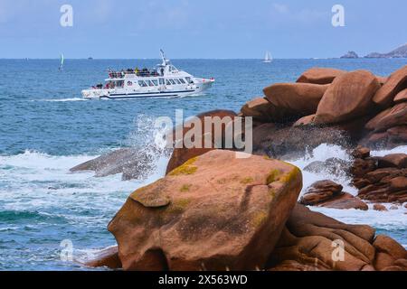 Riesen Felsen an der Côte de Granit Rose, rosa Granit Küste, Ploumanac´h, Perros-Guirec, Bretagne, Bretagne, Frankreich. Stockfoto