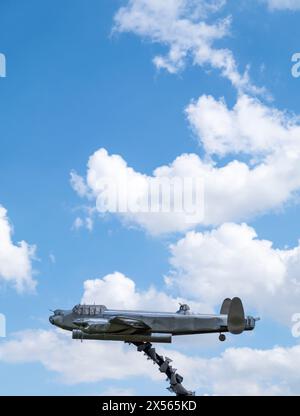 Skulptur von vier Bombenbomben, International Bomber Command Centre, Lincoln City, Lincolnshire, England, Großbritannien Stockfoto