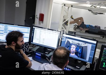 Toulouse, Frankreich. 30. Mai 2023. Olivier Donnars/Le Pictorium - BRACE-Studie in der Raumklinik Toulouse (MEDES) - 30/05/2023 - Frankreich/Toulouse - ein weiterer Freiwilliger, Cyprien, nimmt an einem täglichen Zentrifugenzyklus Teil. Quelle: LE PICTORIUM/Alamy Live News Stockfoto