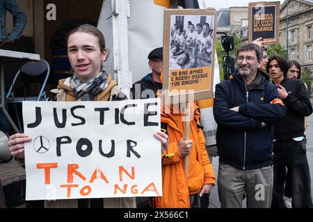 © Olivier Donnars/Le Pictorium/MAXPPP - Paris 04/05/2024 Olivier Donnars/Le Pictorium - 04/05/2024 - France/Ile-de-France/Paris - Rassemblement de soutien Place de la Republique a mm Tran to Nga, franco-vietnamienne de 82 ans et victime de l'Agent orange, durant la guerre du Vietnam, A trois jours du proces en appel qu'elle a intente contre 14 groupes agrochimiques ayant concu ou commercialize l'Agent orange. - Valeurs ACtuelles out, no jdd, jdd out, RUSSIA OUT, NO RUSSIA OUT #norussia/04/05/2024 - France/Ile-de-France (Region)/Paris - Unterstützungskundgebung am Place de la Republique Stockfoto