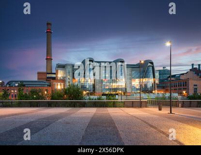 Lodz, Polen. Ansicht eines ehemaligen Wärmekraftwerks, das in öffentlichen Raum umgewandelt wurde (HDR-Bild) Stockfoto