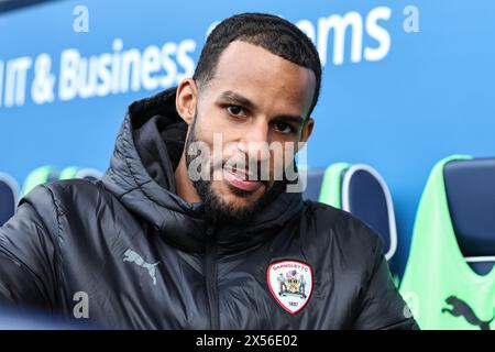 Bolton, Großbritannien. Mai 2024. Barry Cotter aus Barnsley während der Play-offs der Sky Bet League 1 Halbfinale im zweiten Legspiel Bolton Wanderers gegen Barnsley im Toughsheet Community Stadium, Bolton, Vereinigtes Königreich, 7. Mai 2024 (Foto: Mark Cosgrove/News Images) in Bolton, Vereinigtes Königreich am 7. Mai 2024. (Foto: Mark Cosgrove/News Images/SIPA USA) Credit: SIPA USA/Alamy Live News Stockfoto