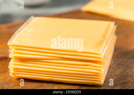 Gelber Cheddar American Cheese Singles in a Stack Stockfoto