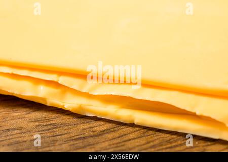 Gelber Cheddar American Cheese Singles in a Stack Stockfoto