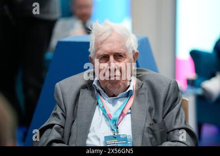 36. Parteitag der CDU, Bernhard Vogel 36. Parteitag der Christlich Demokratischen Union Deutschlands im Estrel Congress Center, Bernhard Vogel, ehem. Ministerpräsident von Thüringen u. Rheinland-Pfalz Berlin Berlin GER *** 36 Parteikongress der CDU, Bernhard Vogel 36 Parteikongress der Christlich-Demokratischen Union Deutschlands im Kongresszentrum Estrel, Bernhard Vogel, ehemaliger Ministerpräsident von Thüringen und Rheinland-Pfalz Berlin GER Stockfoto