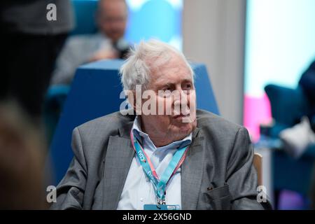 36. Parteitag der CDU, Bernhard Vogel 36. Parteitag der Christlich Demokratischen Union Deutschlands im Estrel Congress Center, Bernhard Vogel, ehem. Ministerpräsident von Thüringen u. Rheinland-Pfalz Berlin Berlin GER *** 36 Parteikongress der CDU, Bernhard Vogel 36 Parteikongress der Christlich-Demokratischen Union Deutschlands im Kongresszentrum Estrel, Bernhard Vogel, ehemaliger Ministerpräsident von Thüringen und Rheinland-Pfalz Berlin GER Stockfoto