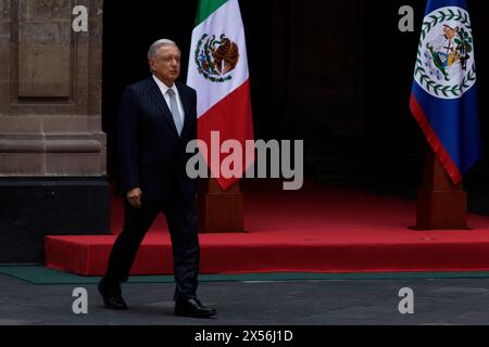 Mexikos Präsident Andres Manuel Lopez Obrador, während der Begrüßungszeremonie des Arbeitsbesuchs des Premierministers von Belize, Juan Antonio BriseÃ±o, im Patio Honor im Nationalpalast. (Kreditbild: © Luis Barron/OKULARIS Via ZUMA Press Wire) NUR REDAKTIONELLE VERWENDUNG! Nicht für kommerzielle ZWECKE! Stockfoto