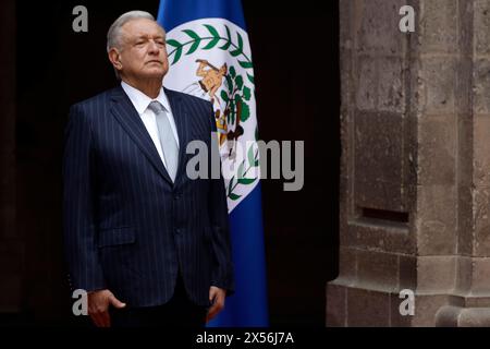 Mexikos Präsident Andres Manuel Lopez Obrador, während der Begrüßungszeremonie des Arbeitsbesuchs des Premierministers von Belize, Juan Antonio BriseÃ±o, im Patio Honor im Nationalpalast. (Kreditbild: © Luis Barron/OKULARIS Via ZUMA Press Wire) NUR REDAKTIONELLE VERWENDUNG! Nicht für kommerzielle ZWECKE! Stockfoto